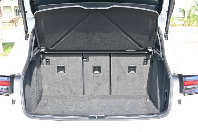 2021 Porsche Macan S