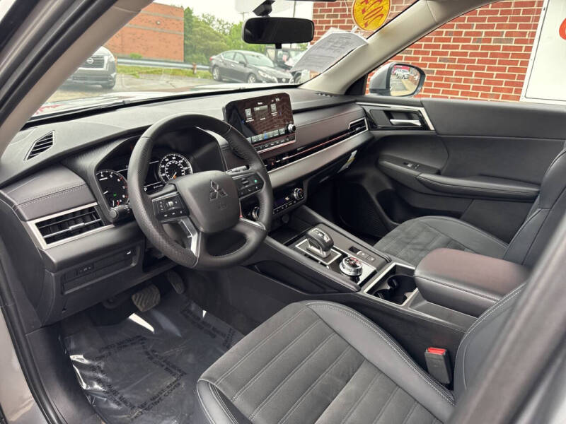 2024 Mitsubishi Outlander SE