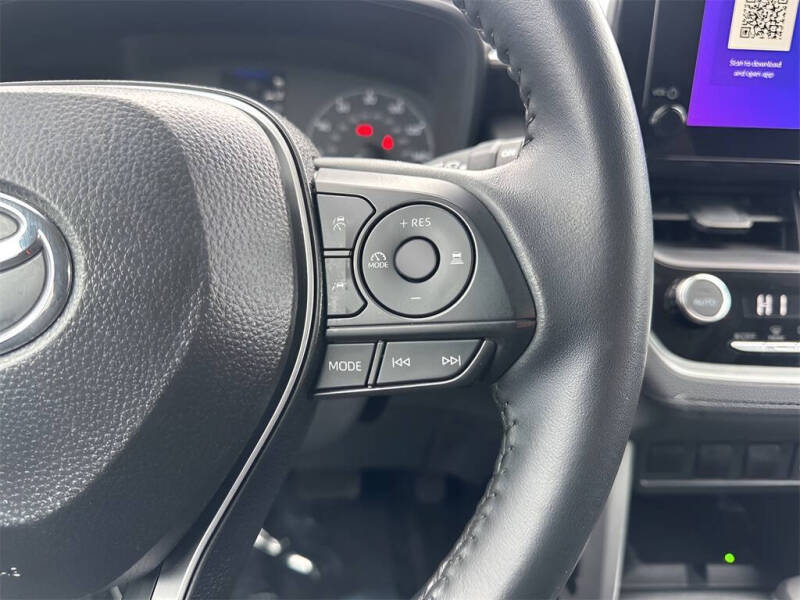 2025 Toyota Corolla Cross LE