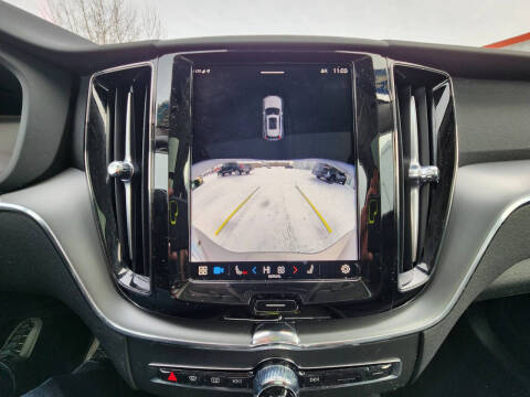 2025 Volvo XC60 B5 Core Dark Theme