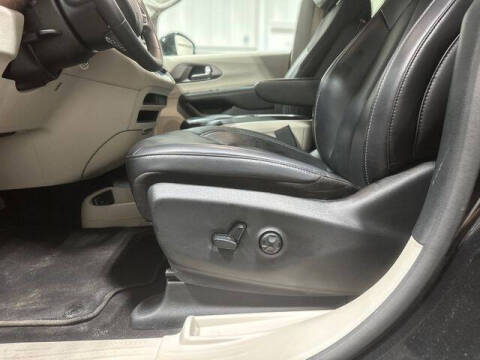 2024 Chrysler Pacifica Plug-In Hybrid Select