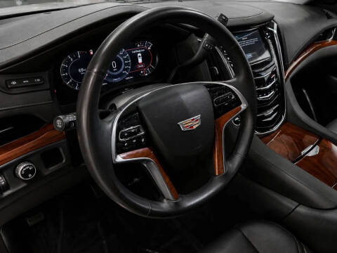 2017 Cadillac Escalade Luxury