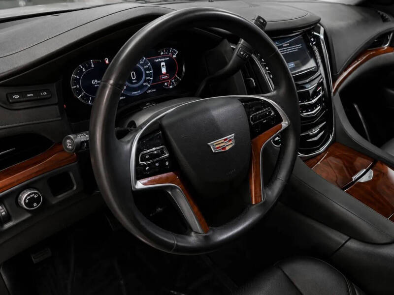 2017 Cadillac Escalade Luxury