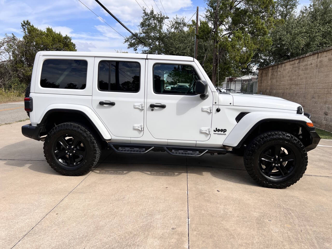 Used Car 2019 Jeep Wrangler Unlimited  Sahara Altitude 4x4 4dr Suv For Sale Under $30,000 In Austin, Texas