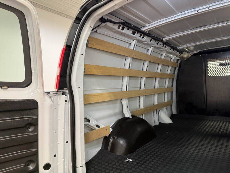 2024 GMC Savana 2500