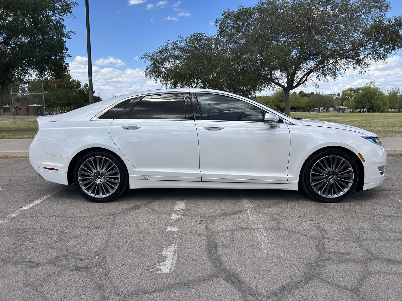 White Platinum Metallic Tri-Coat 2014 Lincoln MKZ Base 4dr Sedan 2