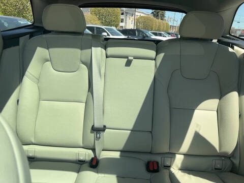 2023 Volvo XC60 B5 Plus Bright Theme
