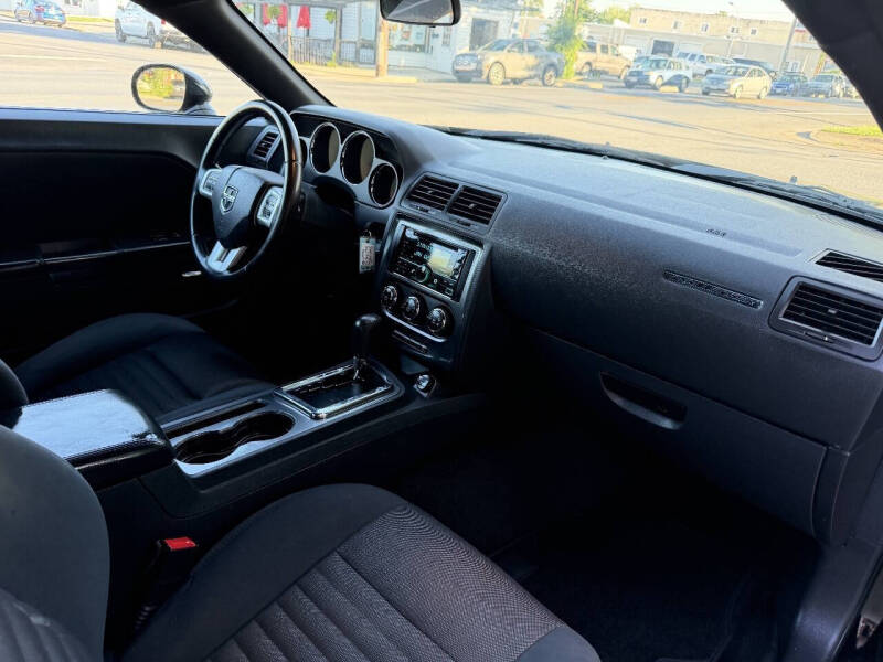 2013 Dodge Challenger SXT