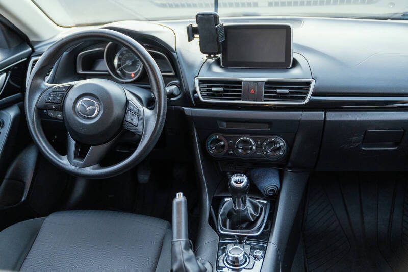 2016 Mazda MAZDA3 i Sport