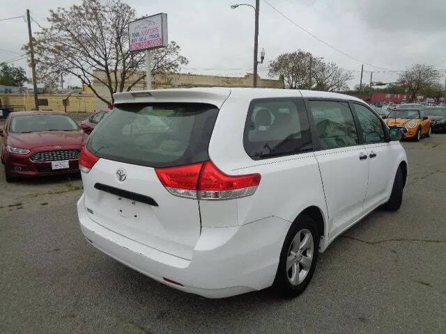 2011 Toyota Sienna Base 7-Passenger