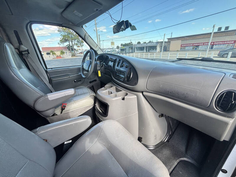 2004 Ford E-Series E-150