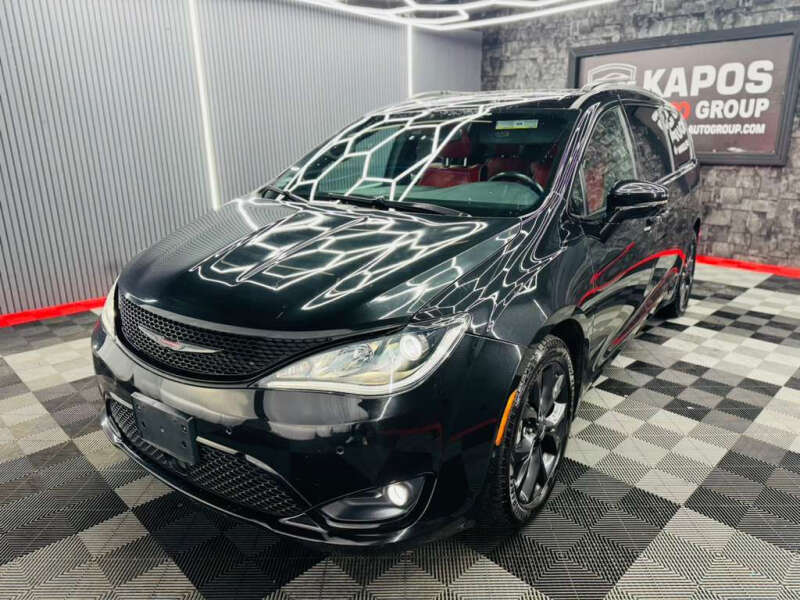 2020 Chrysler Pacifica Limited's photo