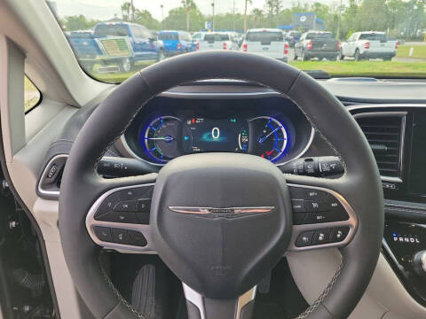 2024 Chrysler Pacifica Plug-In Hybrid Select