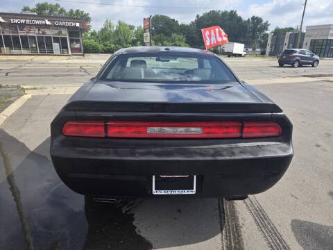 2013 Dodge Challenger SXT Plus