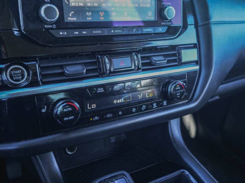 2022 Nissan Pathfinder SV