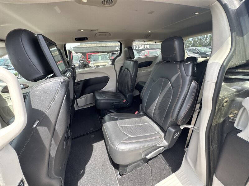 2017 Chrysler Pacifica Touring-L Plus