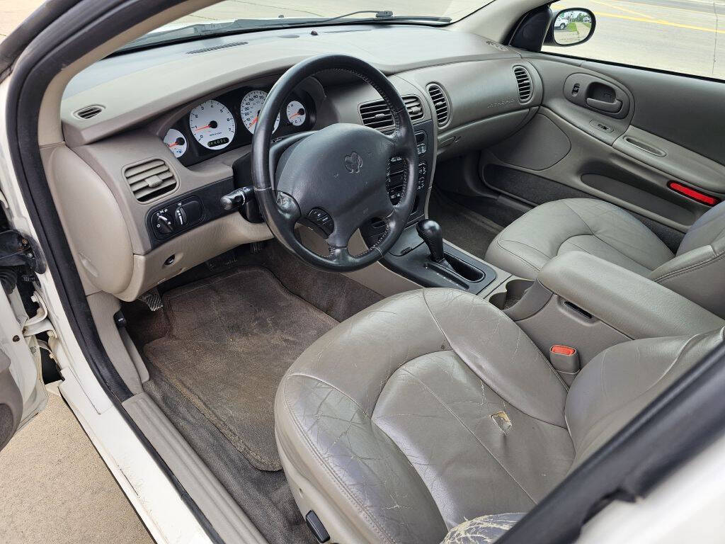 2004 Dodge Intrepid for sale at Bigfoot Auto in Hiawatha, IA