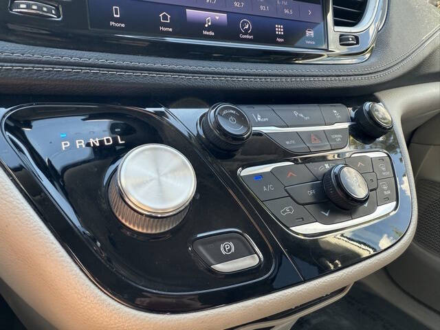 2022 Chrysler Pacifica Hybrid Touring L