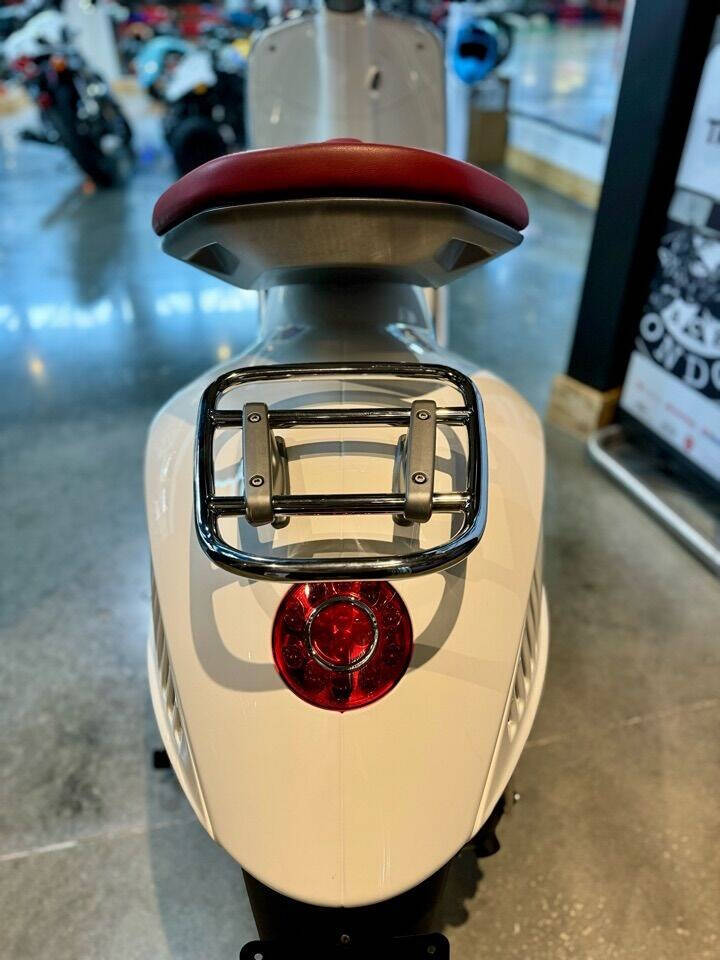 2013 Vespa 946 SPECIAL EDITION for sale at TEXAS MOTORS POWERSPORT in ORLANDO, FL