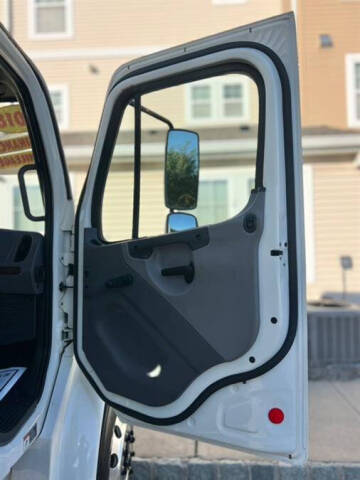 2018 Freightliner M2 106