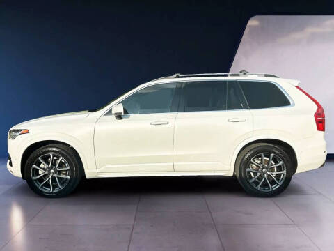 2017 Volvo XC90 T6 Momentum