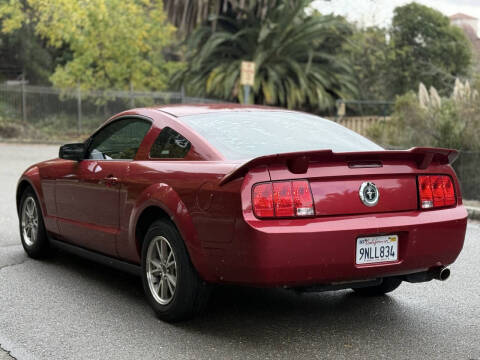 2005 Ford Mustang V6 Deluxe