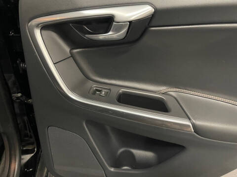 2017 Volvo XC60 T5 Dynamic