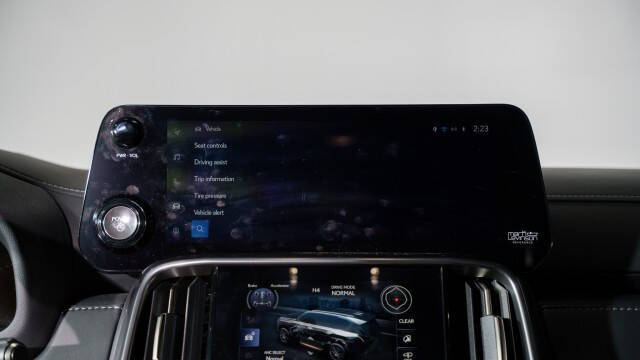 2025 Lexus LX 700h Overtrail