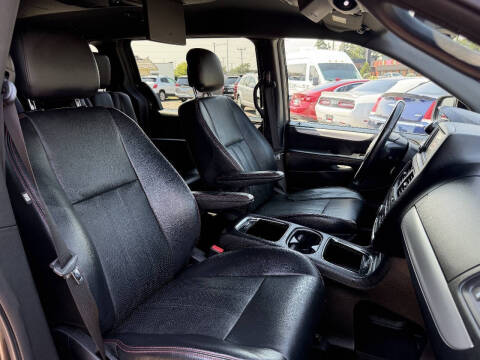 2011 Dodge Grand Caravan R/T