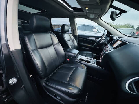 2017 Nissan Pathfinder SL