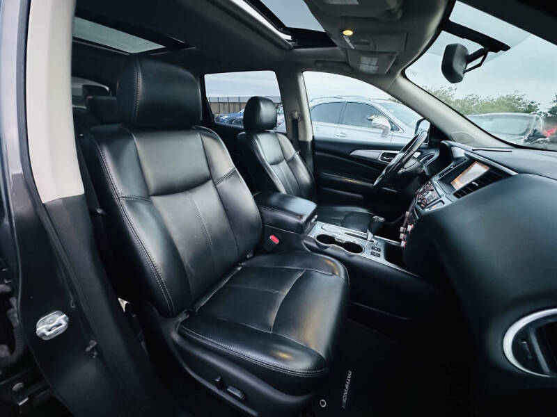 2017 Nissan Pathfinder SL