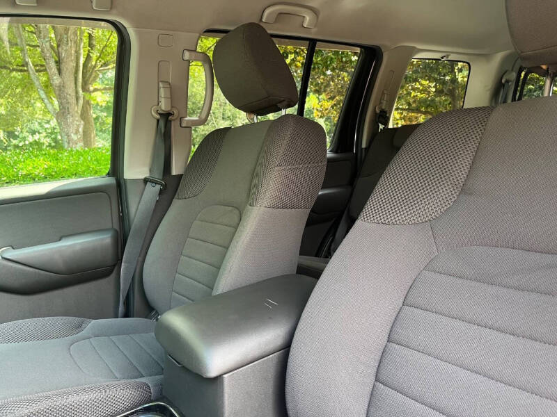 2011 Nissan Pathfinder LE