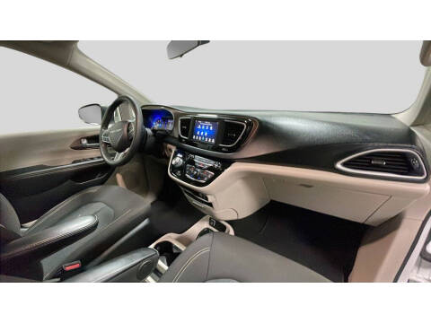 2020 Chrysler Voyager LX