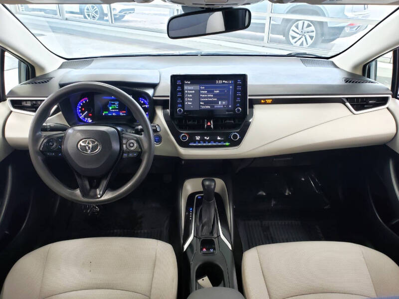 2021 Toyota Corolla LE photo 16