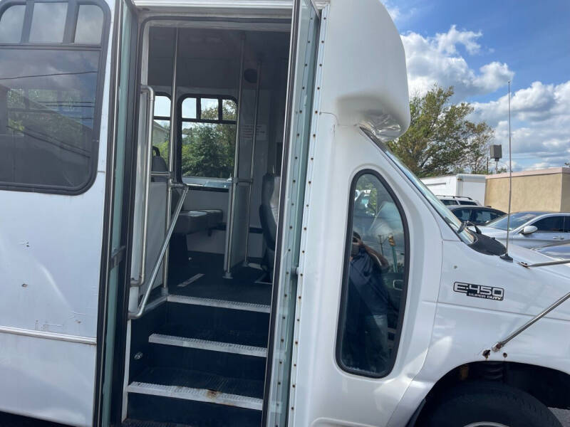 2005 Ford E-Series E-450 SD