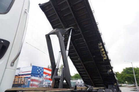 2015 Freightliner M2 106