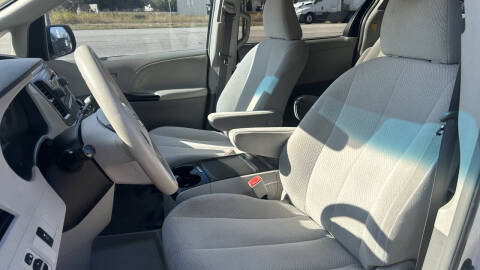 2012 Toyota Sienna LE 8-Passenger