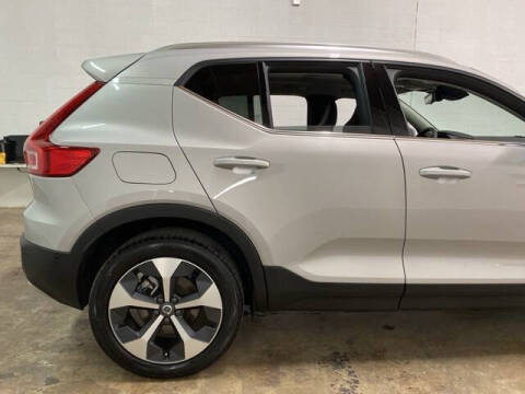 2025 Volvo XC40 B5 Plus Bright Theme