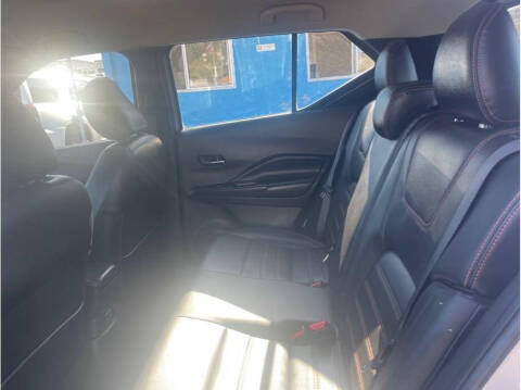 2020 Nissan Kicks SR