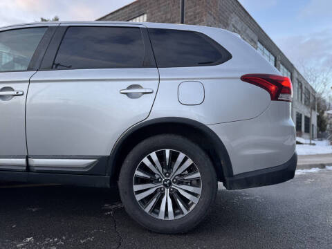 2019 Mitsubishi Outlander ES