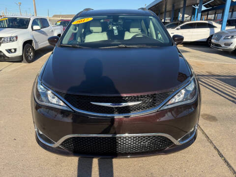 2017 Chrysler Pacifica Touring-L Plus