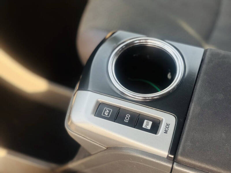 2014 Toyota Prius v Two