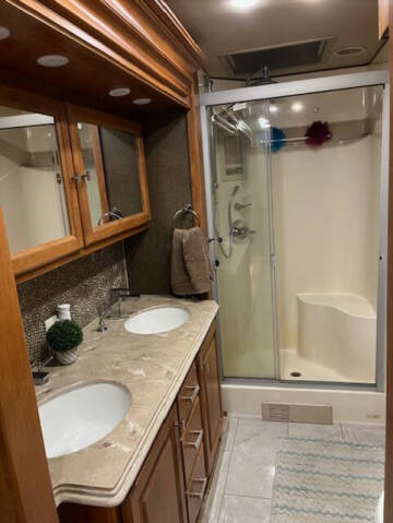 2017 Tiffin Phaeton 40AH