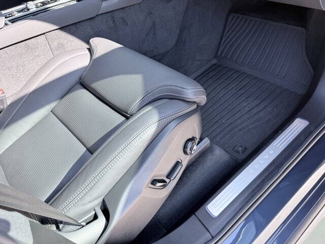 2025 Volvo XC90 T8 Ultra Bright Theme 6P