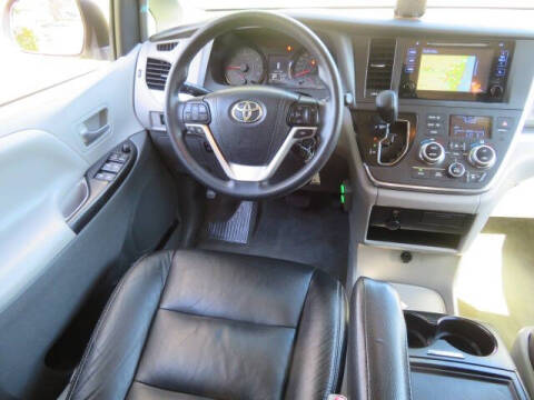 2016 Toyota Sienna LE Mobility 7-Passenger