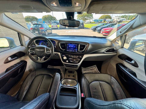 2017 Chrysler Pacifica Touring-L