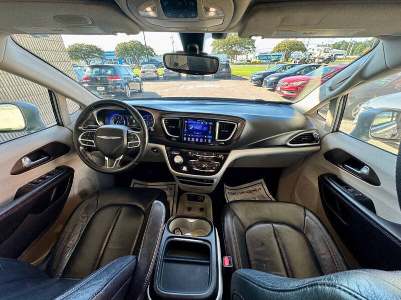 2017 Chrysler Pacifica Touring-L