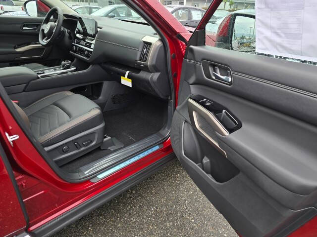 2025 Nissan Pathfinder Platinum