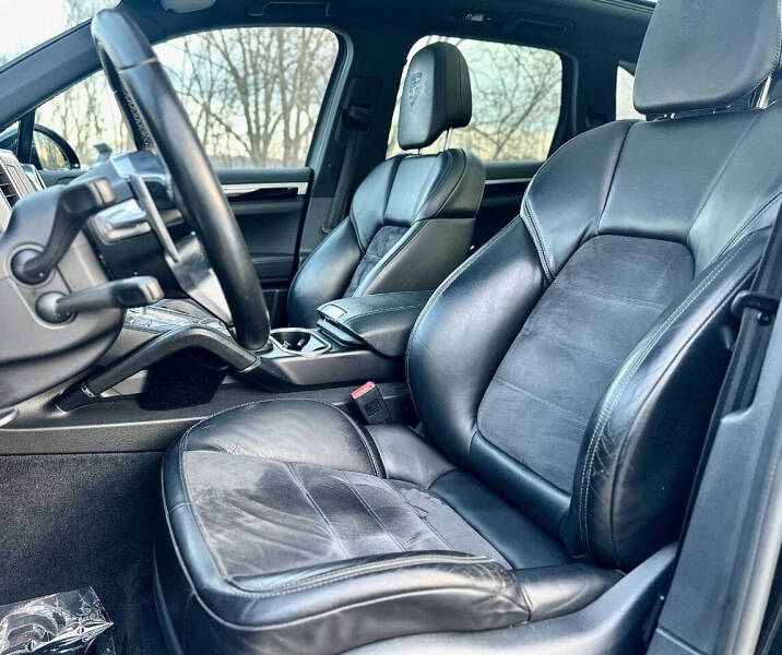 2017 Porsche Cayenne Platinum Edition