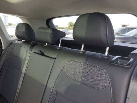 2025 Volkswagen Taos SE Black